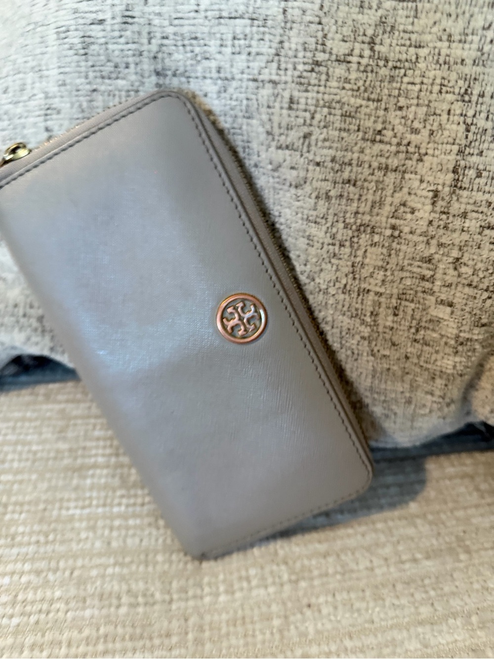 Tory Burch Robinson Taupe Leather Zip Continental Wallet with Logo Medallion 8x4
